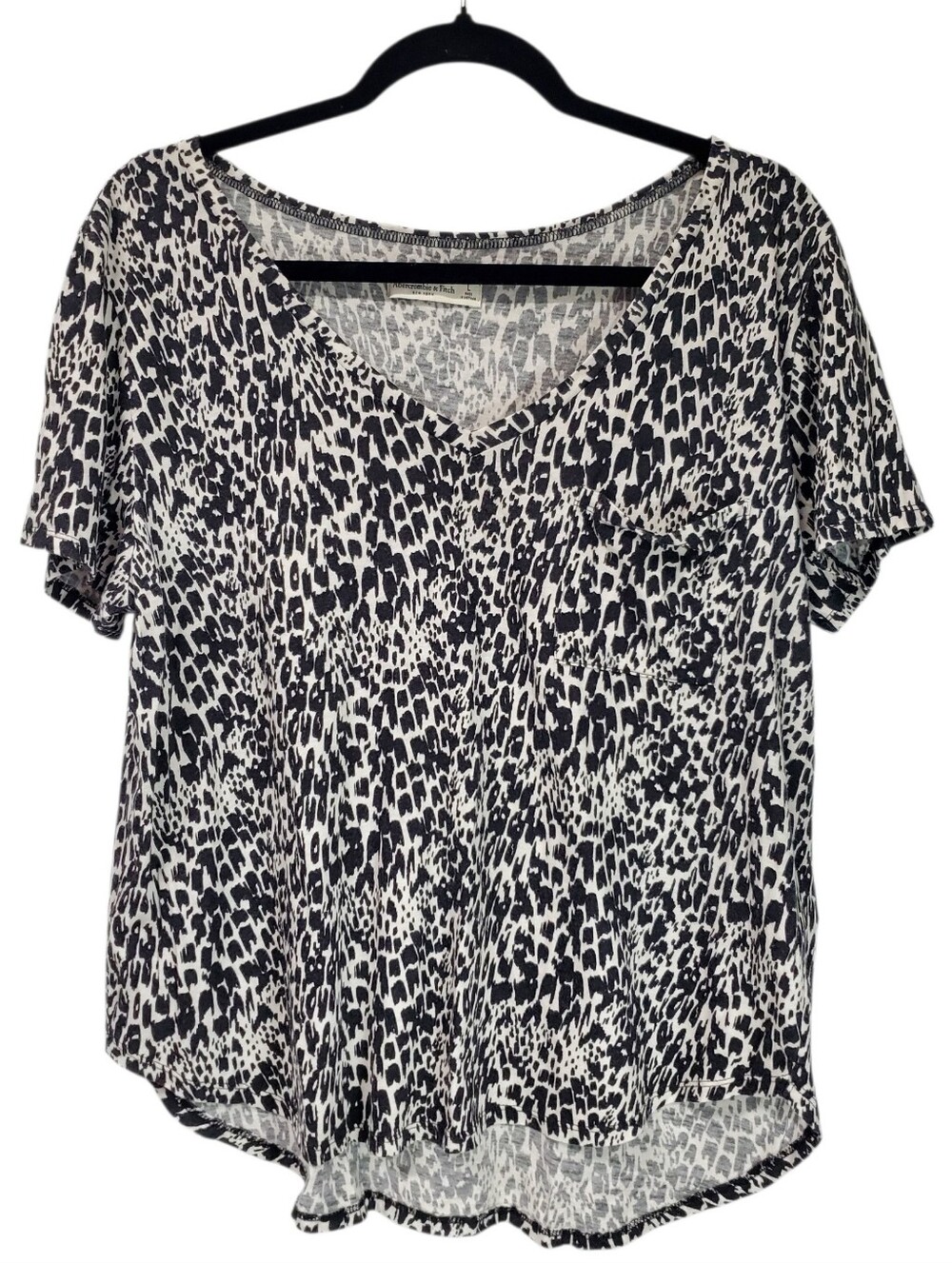 Ambercrombie And Fitch Womans Animal Print Soft Vneck Tee Size Large Casual